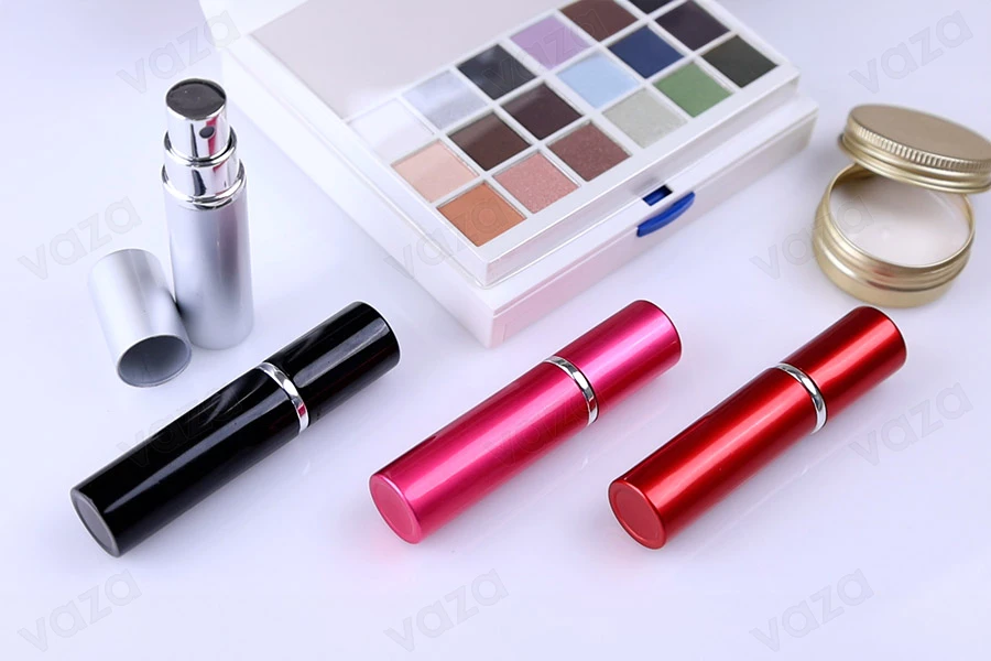 Μπουκαλάκι με σπρέι για αρώματα 5 ml γυάλινο μέσα σε αλουμινένια θήκη σε διάφορα χρώματα-εικόνα_σύνθεση