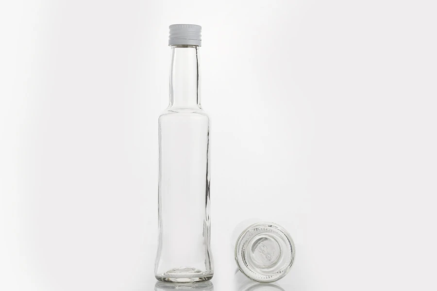 Μπουκάλι για ούζο 200 ml με βιδωτό στόμιο (PP 28) Μπουκάλι για ούζο 200 ml με βιδωτό στόμιο (PP 28)