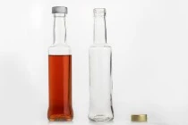 Μπουκάλι για ούζο 200 ml με βιδωτό στόμιο (PP 28) Μπουκάλι για ούζο 200 ml με βιδωτό στόμιο (PP 28)
