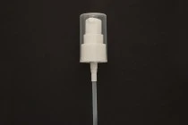 Plastic cream dispenser pump with transparent overcap and PP20 finish. Plastic cream dispenser pump with transparent overcap and PP20 finish.