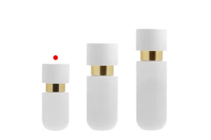 Μπουκαλάκι γυάλινο 30 ml με χρυσή αντλία για κρέμα-εικόνα_σύνθεση