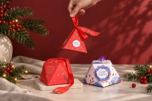 Christmas paper gift box 80x80x92 mm in pyramid shape with ribbon and greeting card/tag - 10 pcs-photo_groupe