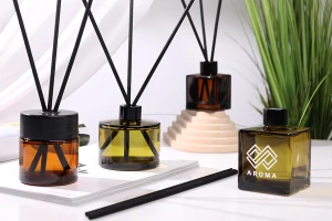 Flacone quadrato in vetro da 200 ml di colore ambra o oliva adatto per profumare gli ambienti-3