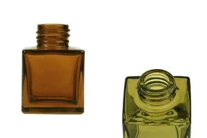 Γυάλινη τετράγωνη φιάλη 50 ml σε καραμελέ ή λαδί χρώμα κατάλληλη για αρωματικό χώρου-εικόνα_προϊοντική