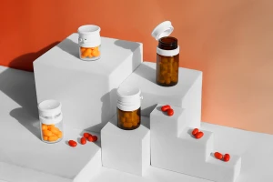 Flaconcino in vetro da 10 ml di colore trasparente o caramello con tappo di sicurezza a scatto bianco (PP24) per medicinali e prodotti omeopatici-gruppo_immagini