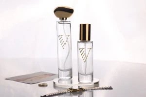 Flacon de parfum de 30 ml transparent avec vaporisateur et bouchon en aluminium-εικόνα_σύνθεση