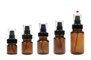 Bouteille cylindrique en plastique de 160 ml avec pompe à crème noire et bouchon transparent-photo_groupe