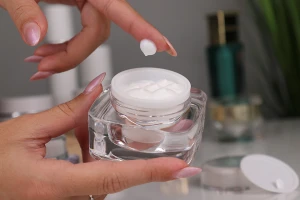 Luxury acrylic jar 30 ml with lid and plastic seal-2