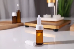 Πλαστικό λευκό κουμπωτό καπάκι για φιαλίδιο με λαιμό 20 mm (απαιτείται κλειστικό εργαλείο)-εικόνα_σύνθεση