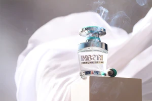 Αραβικού τύπου μπουκαλάκι αρώματος 50 ml με σπρέι Crimp σε ασημί χρώμα-εικόνα_σύνθεση