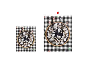 Sachets cadeaux de Noël en papier blanc et noir 260 x 100 x 320 mm avec motifs de Noël et ficelle noire - 12 pièces, motifs assortis-photo_groupe