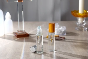 Roll on γυάλινο 10 ml με γυάλινη μπίλια, τύπωμα "Μύρο Αγίου Όρους" και ανάγλυφο καπάκι αλουμινίου για εκκλησίες - μοναστήρια-εικόνα_σύνθεση