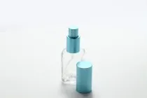 Glasparfümflakon 30 ml (18/415) in quadratischer Form Glasparfümflakon 30 ml (18/415) in quadratischer Form