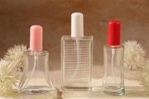 Plastic spray 18/410 with matching cap in differen colors