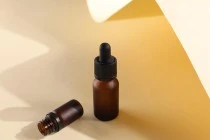 Γυάλινο μπουκαλάκι για αιθέρια έλαια 15 ml καραμελέ αμμοβολής με στόμιο PP 18