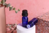 Γυάλινο μπουκαλάκι για αιθέρια έλαια 10 ml μπλε με στόμιο PP18