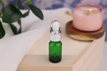 Γυάλινο μπουκαλάκι για αιθέρια έλαια 10 ml πράσινο με στόμιο PP18