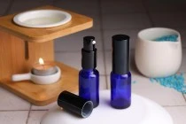 Γυάλινο μπουκαλάκι για αιθέρια έλαια 20 ml μπλε με στόμιο PP18