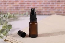 Flaconcino di vetro ambrato da 30 ml per oli essenziali con beccuccio PP18