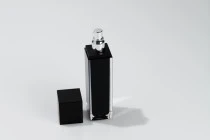 Luxus Kosmetikflasche 100 ml schwarz mit Pumpe und Deckel