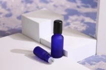 Γυάλινο μπουκαλάκι για αιθέρια έλαια 20 ml μπλε αμμοβολής με στόμιο PP18