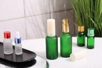 Γυάλινο μπουκαλάκι για αιθέρια έλαια 50 ml πράσινο αμμοβολής με στόμιο PP18