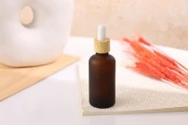 Γυάλινο μπουκαλάκι για αιθέρια έλαια 50 ml καραμελέ αμμοβολής με στόμιο PP18