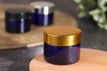 Βαζάκι γυάλινο 50 ml μπλε με πλαστικό παρέμβυσμα στο βάζο και εσωτερικό στο καπάκι
