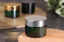 Βαζάκι γυάλινο 50 ml πράσινο με πλαστικό παρέμβυσμα στο βάζο και εσωτερικό στο καπάκι
