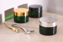 30ml grünes Glas mit Plastikdichtung in der Vase und im Deckel