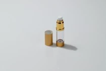 Μπουκάλι airless για κρέμα 15 ml με ακρυλικό διάφανο σώμα και πλαστικό χρυσό ματ καπάκι Μπουκάλι airless για κρέμα 15 ml με ακρυλικό διάφανο σώμα και πλαστικό χρυσό ματ καπάκι