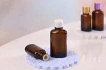 Flacone  di vetro ovale da 30 ml per oli essenziali, colore ambra (PP18).