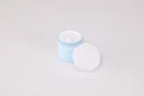 Barattolo in vetro colorato da 60 ml con disco di chiusura in plastica e guarnizione in EPE inserita nel tappo Barattolo in vetro colorato da 60 ml con disco di chiusura in plastica e guarnizione in EPE inserita nel tappo
