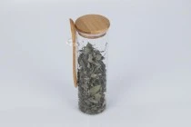 Βάζο 550 ml γυάλινο, στρογγυλό 65x200 mm με κουταλάκι και ξύλινο καπάκι Βάζο 550 ml γυάλινο, στρογγυλό 65x200 mm με κουταλάκι και ξύλινο καπάκι