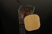 Βάζο γυάλινο 680 ml, τετράγωνο με ξύλινο καπάκι και λάστιχο