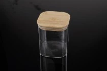 Βάζο γυάλινο 830 ml, τετράγωνο με ξύλινο καπάκι και λάστιχο Βάζο γυάλινο 830 ml, τετράγωνο με ξύλινο καπάκι και λάστιχο