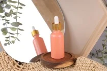 Γυάλινο μπουκαλάκι για αιθέρια έλαια 50 ml ροζ ματ με στόμιο PP18