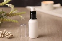 Γυάλινο μπουκαλάκι για αιθέρια έλαια 30 ml λευκό ματ με στόμιο PP18