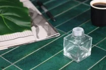 Γυάλινο μπουκάλι 50 ml (PP28) τετράγωνο κατάλληλο για αρωματικό χώρου