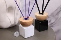 Γυάλινο μπουκάλι 50 ml (PP28) τετράγωνο σε λευκό ή μαύρο χρώμα κατάλληλο για αρωματικό χώρου