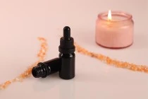 Flacon en verre noir pour huiles essentielles 10 ml avec bec verseur PP18