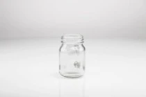 Glas 100 ml mit Henkel und Deckel mit Öffnung für Strohhalm