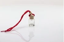 Μπουκαλάκι για αρωματικό αυτοκινήτων 4ml τετράγωνο με ξύλινο καπάκι και τάπα - 25 τμχ Μπουκαλάκι για αρωματικό αυτοκινήτων 4ml τετράγωνο με ξύλινο καπάκι και τάπα - 25 τμχ