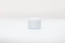 Vasetto in plastica bianca da 250 ml con guarnizione Vasetto in plastica bianca da 250 ml con guarnizione