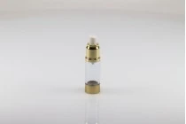 Bottiglia airless da 15 ml per miscelazioni acquose con corpo in plastica trasparente, tappo e base in alluminio disponibile in 3 colori (oro, argento lucido e opaco).