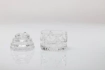 Φοντανιέρα 100 ml γυάλινη, στρογγυλή με καπάκι και ανάγλυφα σχέδια 88x74 mm Φοντανιέρα 100 ml γυάλινη, στρογγυλή με καπάκι και ανάγλυφα σχέδια 88x74 mm