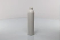 Bottiglia di plastica bianca da 300 ml con spray e tappo trasparente. Bottiglia di plastica bianca da 300 ml con spray e tappo trasparente.