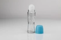 Roll-on μπουκαλάκι γυάλινο 70 ml με γαλάζιο πλαστικό καπάκι Roll-on μπουκαλάκι γυάλινο 70 ml με γαλάζιο πλαστικό καπάκι