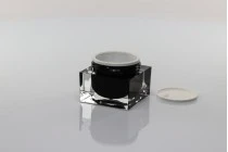 Βάζο πολυτελείας 50 ml για κρέμα, ακρυλικό με καπάκι, πλαστικό παρέμβυσμα στο βάζο και εσωτερικό στο καπάκι