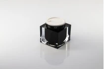 Βάζο πολυτελείας 100 ml για κρέμα, ακρυλικό με καπάκι, πλαστικό παρέμβυσμα στο βάζο και εσωτερικό στο καπάκι Βάζο πολυτελείας 100 ml για κρέμα, ακρυλικό με καπάκι, πλαστικό παρέμβυσμα στο βάζο και εσωτερικό στο καπάκι